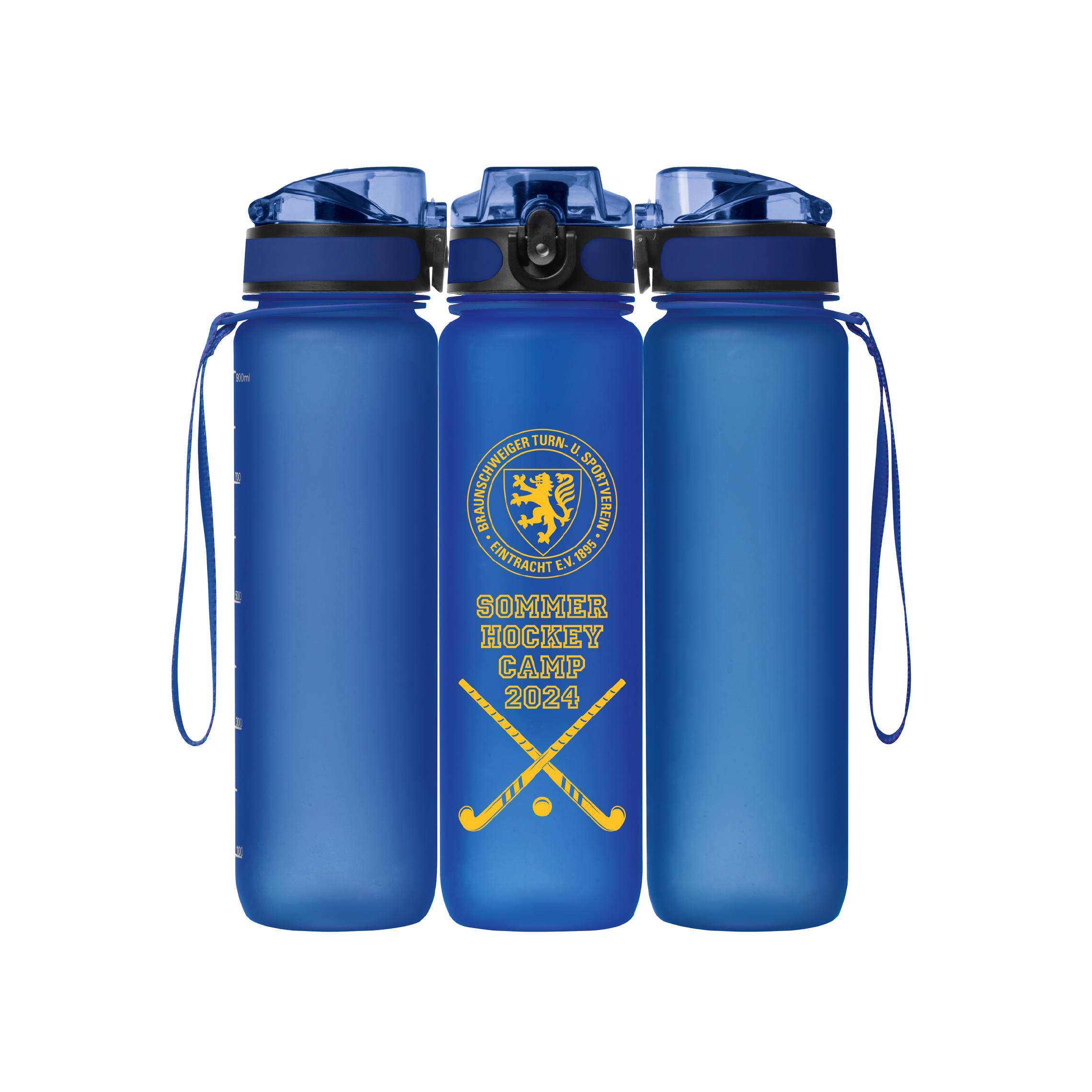 Drei blaue Trinkflaschen mit Sommer Hockey Camp 2024 Aufdruck und Club-Logo in Gelb.